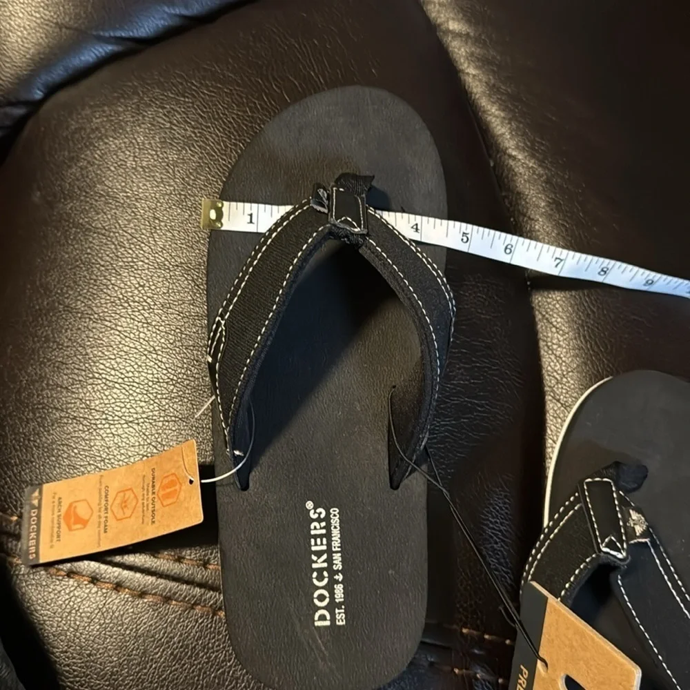 Dockers Mens Flip-Flops Black and White Small Size 7/8 New